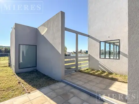Casa en Venta con 4 cocheras