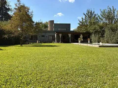 Casa en Venta en Barrio Parque Exaltación. 3 dormitorios. 1050 Mt Parque.