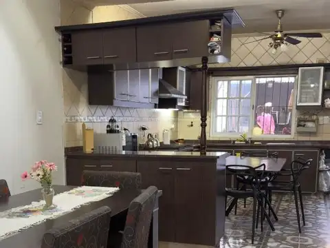 Triplex 4 ambientes con patio y cochera VILLA CELINA
