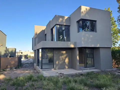 Casa en Venta en Chacras de Coria, USD 280.000
