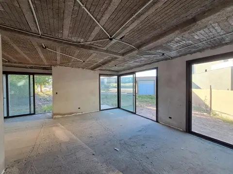 Casa 9 ambientes con 4 baños