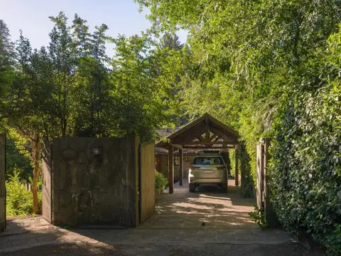 Casa 7 ambientes con 2 baños
