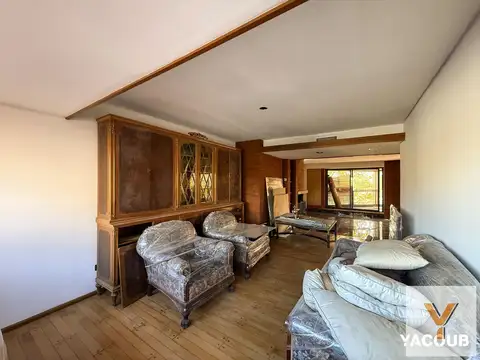 Departamento 8 ambientes con 2 baños