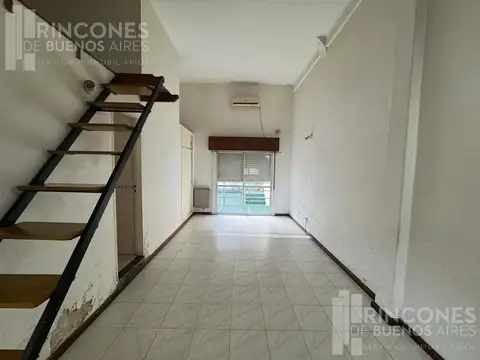 OPORTUNIDAD, Monoambiente con entrepiso y balcón  