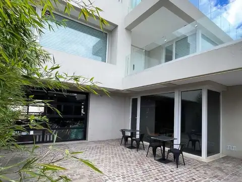 Casa 8 ambientes con 2 baños