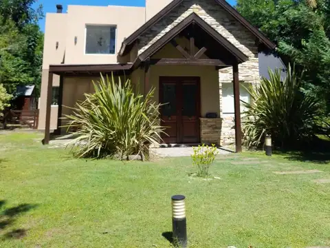 CASA EN  PARQUE LAS NACIONES , CALLE ITALIA  al 1100