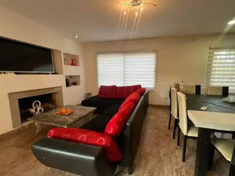 Casa 7 ambientes con 2 baños