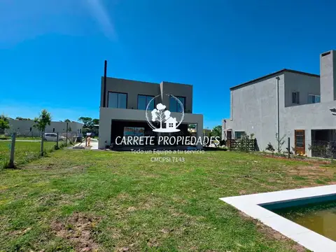 Casa en venta de 3 dormitorios y pileta. Santa Lucia. Pilar. 100