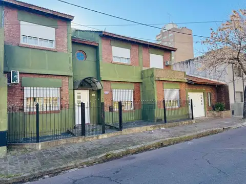 CASA EN VENTA EN PERGAMINO EN EL CENTRO CON PILETA