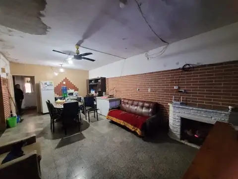 Casa 6 ambientes con 1 baño