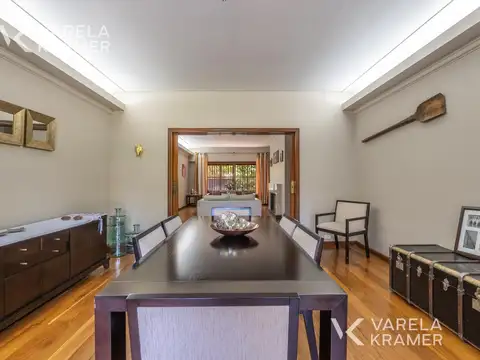 Casa en Venta con 3 cocheras