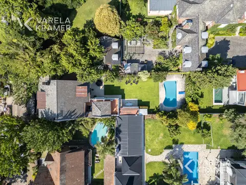 Casa en Venta con 3 cocheras