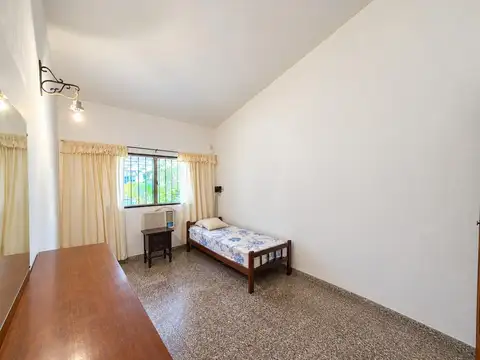 Casa 6 ambientes con 4 baños