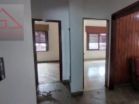 Venta Local c/ vivienda sobre Av.  de alto transito - Oportunidad de Negocio - Ramos Mejia