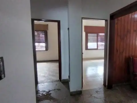 Venta Local c/ vivienda sobre Av.  de alto transito - Oportunidad de Negocio - Ramos Mejia