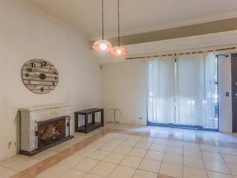 Crisólogo Larralde 3000, Piso 0