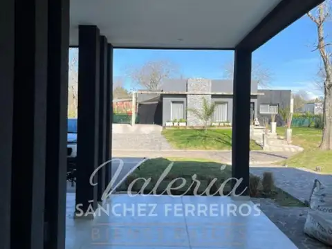 Casa 5 ambientes con 4 baños