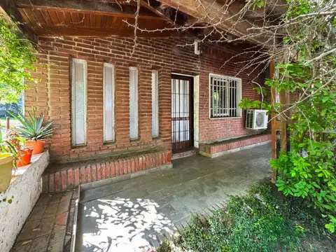 Casa 6 ambientes con 1 baño