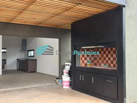 Casa 4 ambientes con 2 baños