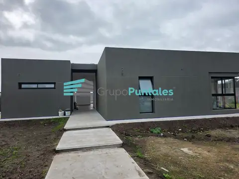 Casa en Lagos de Canning a estrenar en una planta con piscina