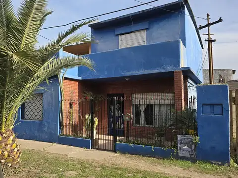 Casa en Longchamps, 6 ambientes, apto credito, luminoso, fondo, terraza