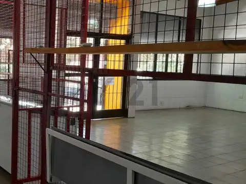 Gran salón comercial en venta en Las Heras