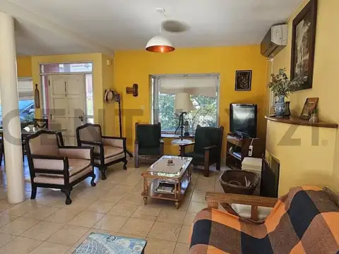 Casa 5 ambientes con 2 baños