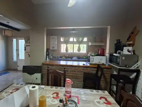 Casa 5 ambientes con 2 baños