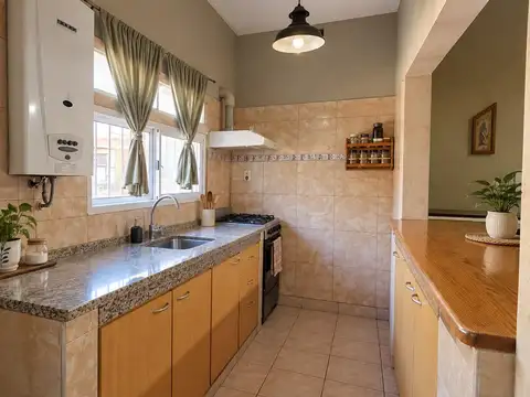 Casa 5 ambientes con 2 baños