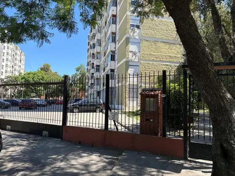3 AMBIENTES AMPLIOS Y LUMINOSOS CON ESPACIO GUARDACOCHE