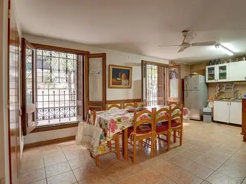 HERMOSA CASA LOTE PROPIO 6 AMB.- VENTA / MONSERRAT