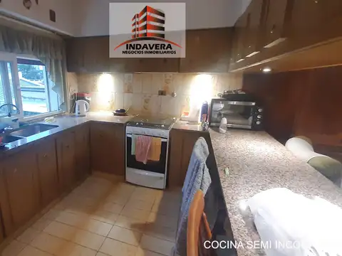 Hermosa Casa de 263 m2 en Lote Propio con Cocheras, quincho, patio – Villa Devoto