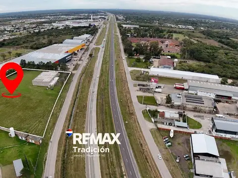Predio y galpón en alquiler sobre Ruta N°16 Rcia.-