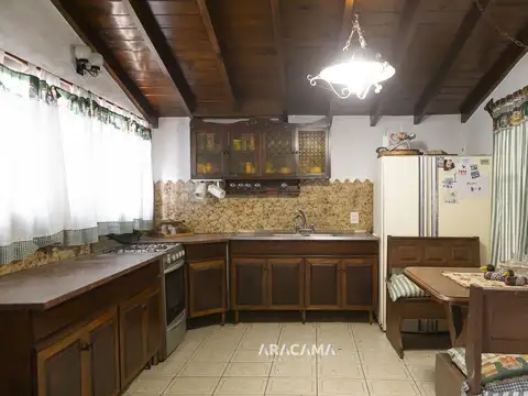 Casa en Venta con 2 cocheras