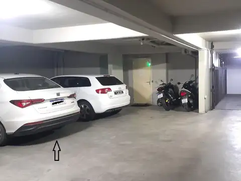 Venta -  Cochera en barrio Martin - primer piso / Ascensor
