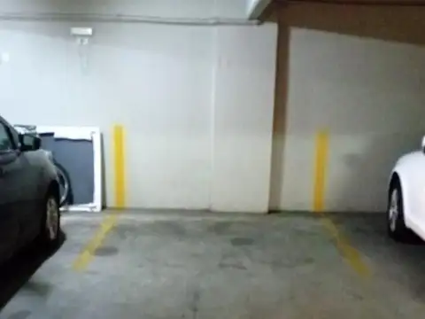Venta -  Cochera en barrio Martin - primer piso / Ascensor