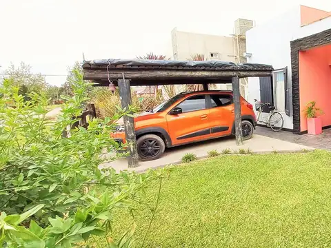 CASA VENTA DOMSELAAR CHICO   CON PARQUE Y PILETA