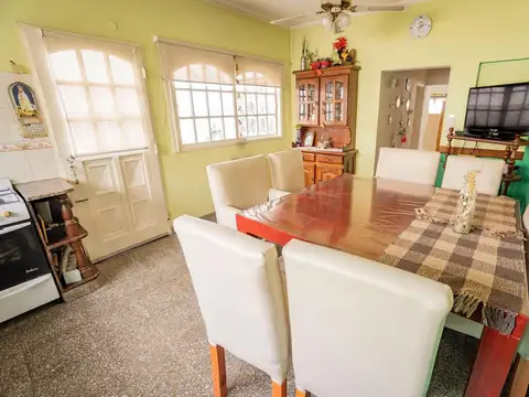 Depto Tipo Casa en Venta en Temperley, USD 90.000