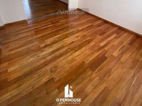 Casa en Alquiler con 2 cocheras