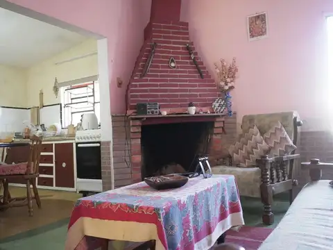 Casa 5 ambientes con 2 baños