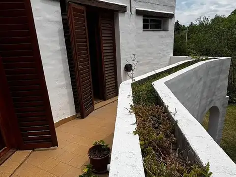 Casa 2 ambientes con 2 baños