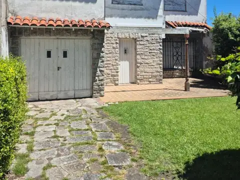 CHALET 4 AMB. - 145 M2. A RECICLAR -  PUNTA MOGOTES
