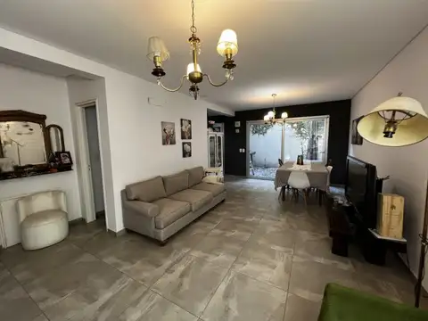 Depto Tipo Casa en Alquiler con 1 cocheras