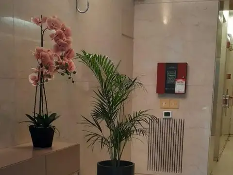 Oficina 6 ambientes con 2 baños