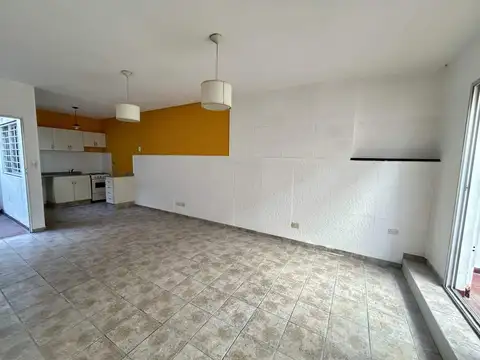 VILLA LUGANO, POLA al 2900. PH de 2 ambientes con DOS PATIOS.  Bajas Expensas. Excelente estado!