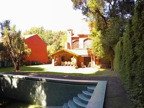 Casa en Venta con 2 cocheras