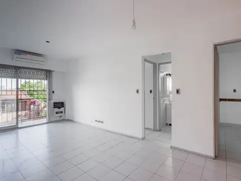 VENTA DEPTO 2AMB C/BALCON CORRIDO-FLORESTA PERMUTA