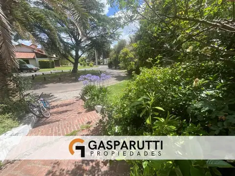 Casa 6 ambientes con 5 baños