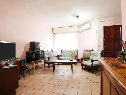 Padre Acevedo al 2600 entre Murature y Ernesto De Las Carreras