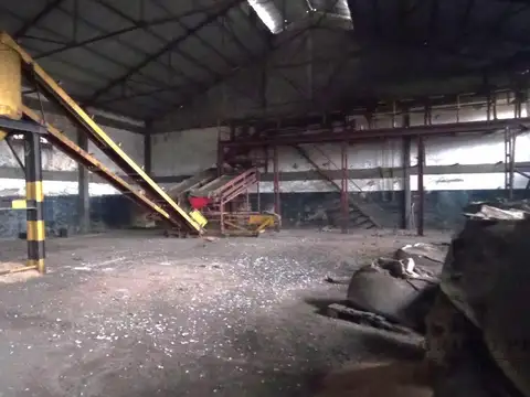 Depósito - Galpón de  3000 m2 totales en Venta en Quilmes